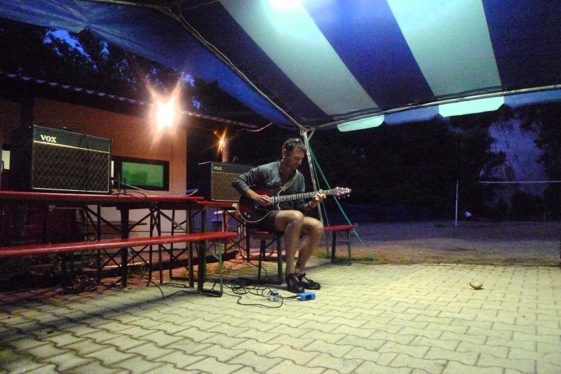 Village Camps International Summer Camp Ard&egrave;che, France 2019-07-26 https://www.villagecamps.com/journals_admin/images/76-7-Neils guitar wizardry.jpg